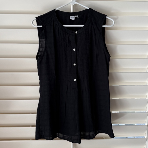 Gap Sleeveless Pintuck Top in Black (Size M) -- NWOT - Picture 2 of 5